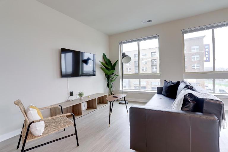 Spacious Apartment w Natural Lights to Enjoy the Landscape - B&B Alexandria