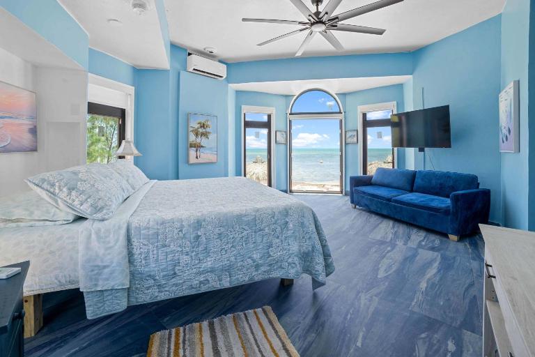 Ocean View Room at Barnacle Resort - B&B Big Pine Key