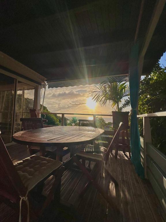 Le Mahogany sur la plage de Petit-Anse - Chambres d'hôtes Village