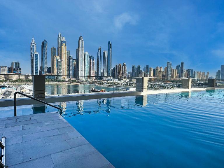 Chic 1 Bedroom on Private Beach in Dubai Harbour - Bed and Breakfast Dubai