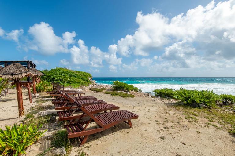 Bella Mar, Oceanfront Escape - B&B Isla Mujeres