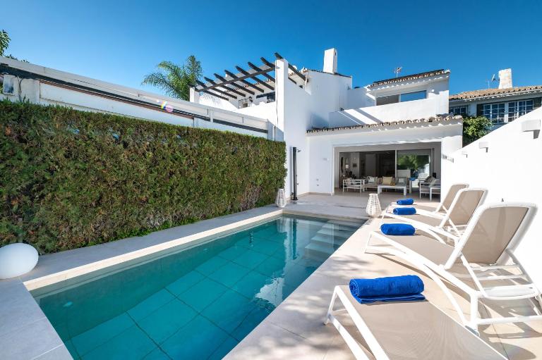 Espectacular adosada a escasos metros de la playa - B&B Marbella