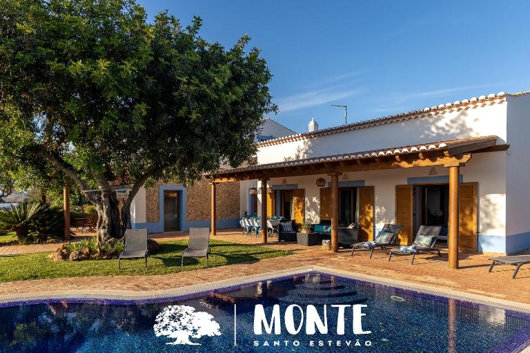 Villa Monte Santo Estevão - Bed and Breakfast Silves
