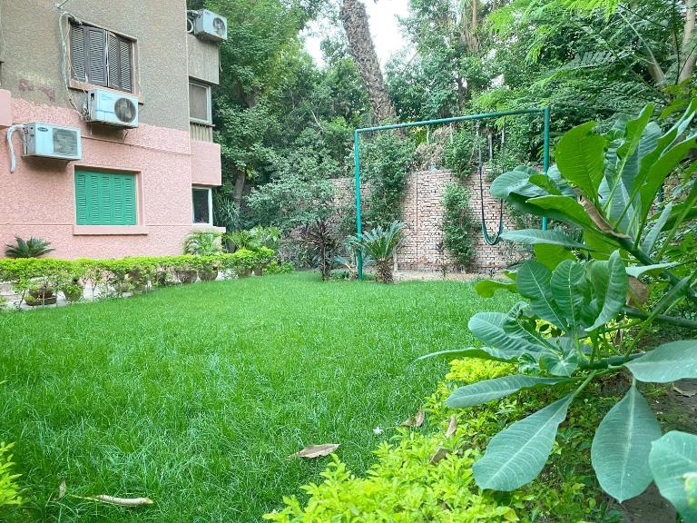 Sunny Garden Oasis 3BR Bustan Apartment In Green Maadi - Chambres d'hôtes Le Caire