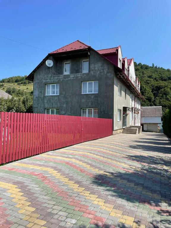Гостинний Дім - B&B Huklyvyi