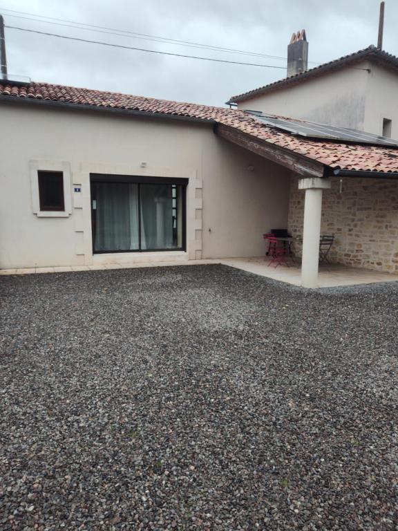 petit gite lumineux et chaleureux - Ferienwohnung Montguyon