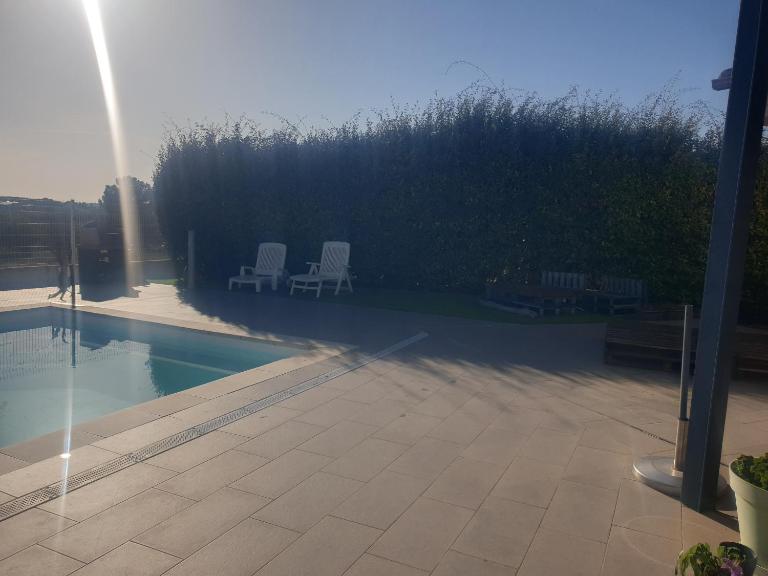 Chambre d'hôte avec accès piscine - Ferienwohnung Gigean