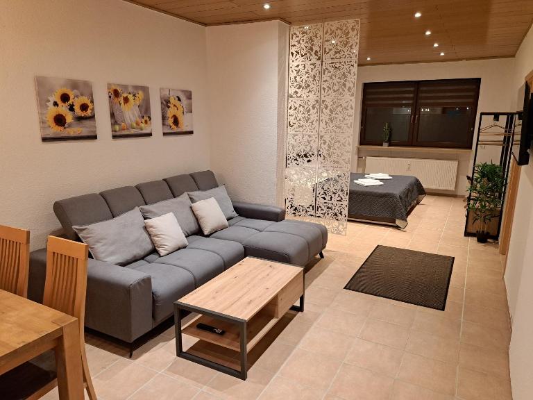 Sonnen 1 - Erdgeschoss-Wohnung mit Arbeitszimmer und Parkplatz - Ferienwohnung Bexbach