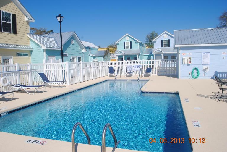 Contemporary 2-BR cottage, 2 Blocks to Beach - B&B Myrtle Beach