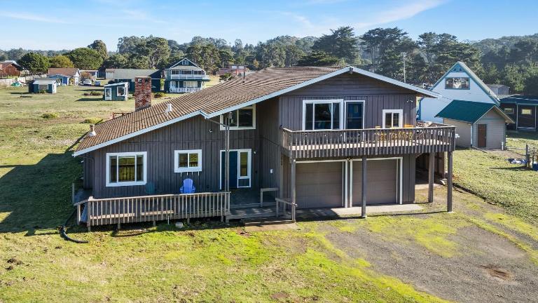 Oceanview 5 bedroom hot tub, firepit & dog run - B&B Fort Bragg