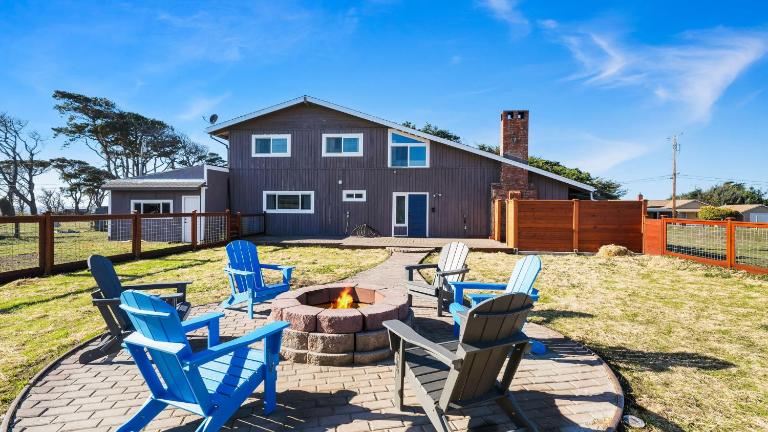Oceanview 5 bedroom hot tub, firepit & dog run - B&B Fort Bragg
