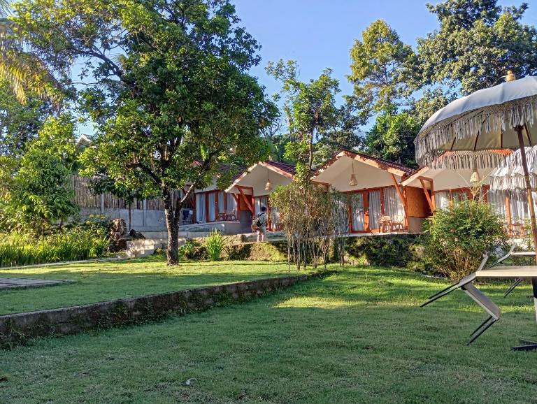 Waroeng Senaru Cottages - B&B Senaru