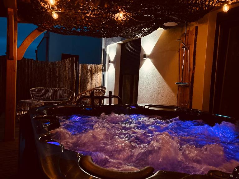 Pura Vida Spa - gîte avec spa extérieur couvert - B&B Écaillon