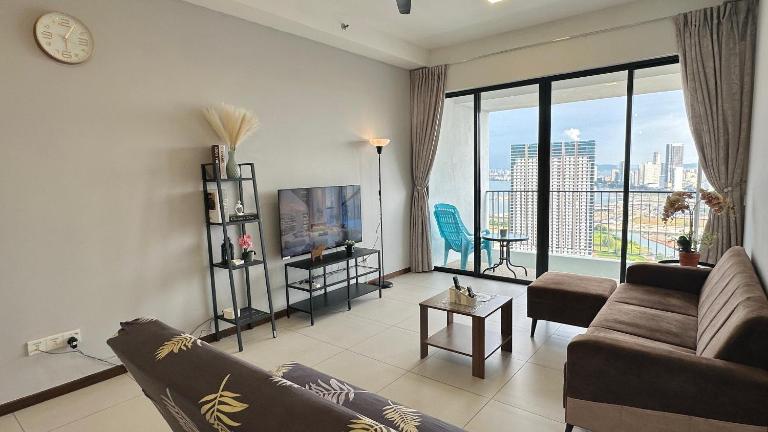 LM HomeyC 3BR Family Suite for 4-14 Pax with Nexflix & Coway Water Purifier - B&B Tanjung Tokong