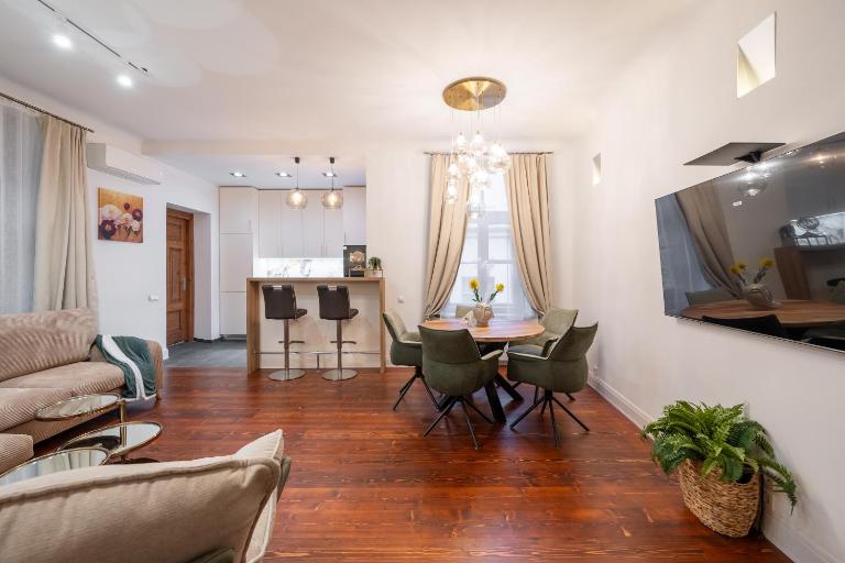 Soleil - shine of the old town, parking & sauna - B&B Riga