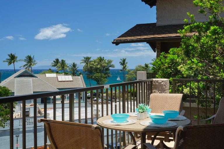 Stylish Maui Loft Split AC Ocean Views Lanai - Bed and Breakfast Kīhei