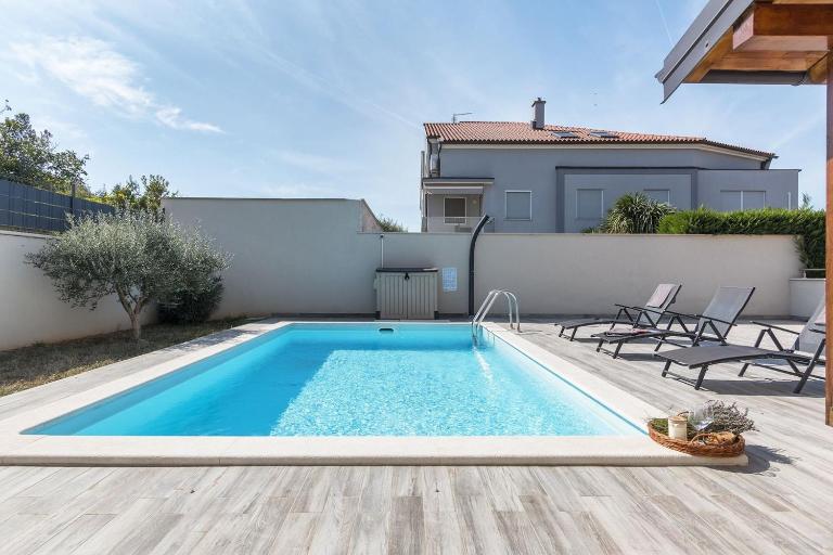 Apartment Volme with Private Pool - B&B Medulin