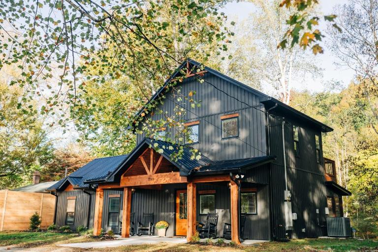 Little River Retreat - B&B Townsend