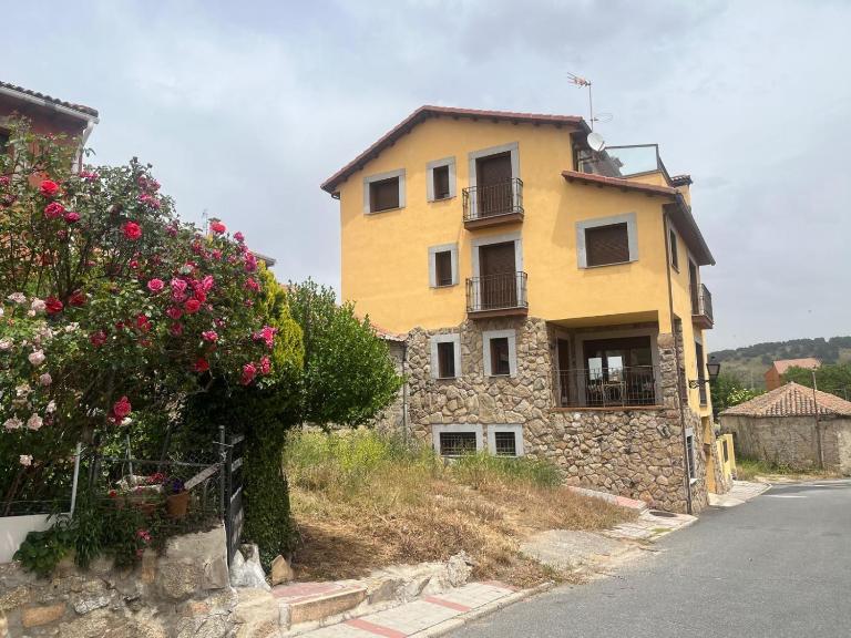 MIRADOR DE PEGUERINOS - Ferienwohnung Peguerinos