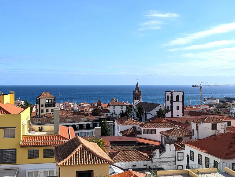 Top-Floor One-Bedroom Flats - Peaceful with Ocean and City Views - Ferienwohnung Funchal
