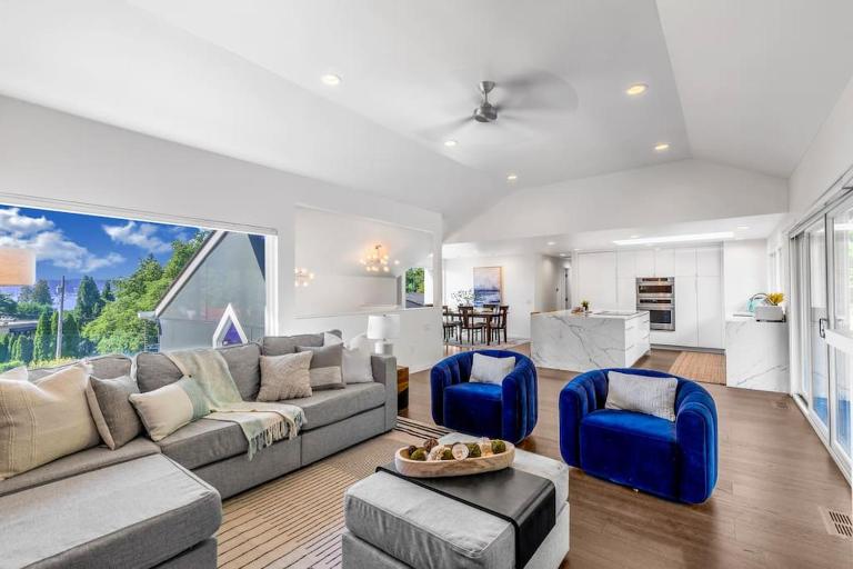 Modern and Relaxing Lake Sammamish View House - B&B Issaquah