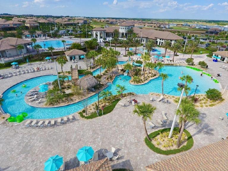 Luxury 9 bd 5 Bath private Pool Spa 181 - Chambres d'hôtes Kissimmee