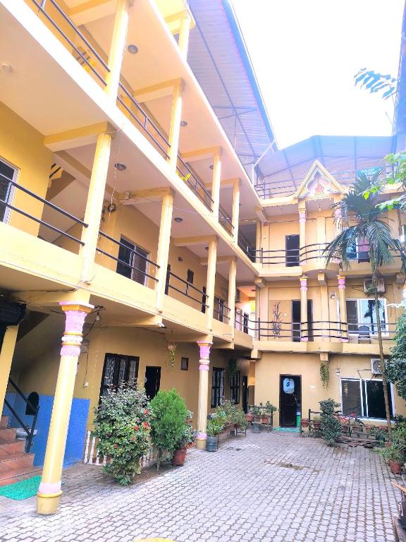 Nikunj Safari Guest House Sauraha- A place where you can book jungle wildlife Safari - Bed and Breakfast Sauraha