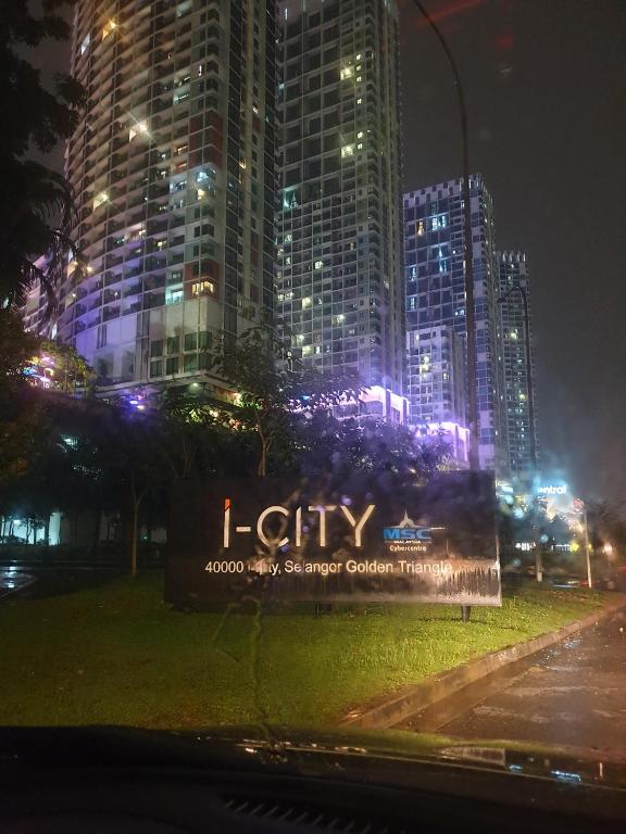 I-City ShahAlam Inapdesa, Wifi, 2 Katil Queen, Balkoni - B&B Shah Alam
