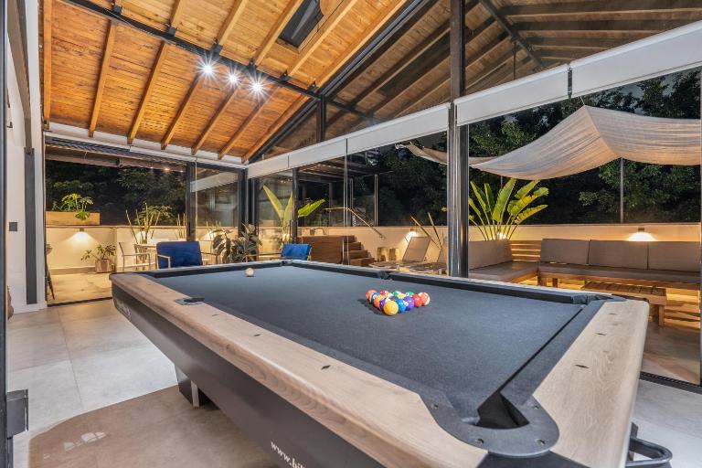 Luxury Retreat Private Sauna, Jacuzzi, Pool table, Games, Very Large 5 Bedrooms Complete Apartment - B&B Medellín