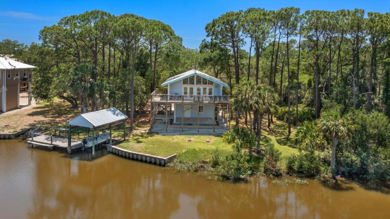 Cove bay front with dock - B&B Cedar Key
