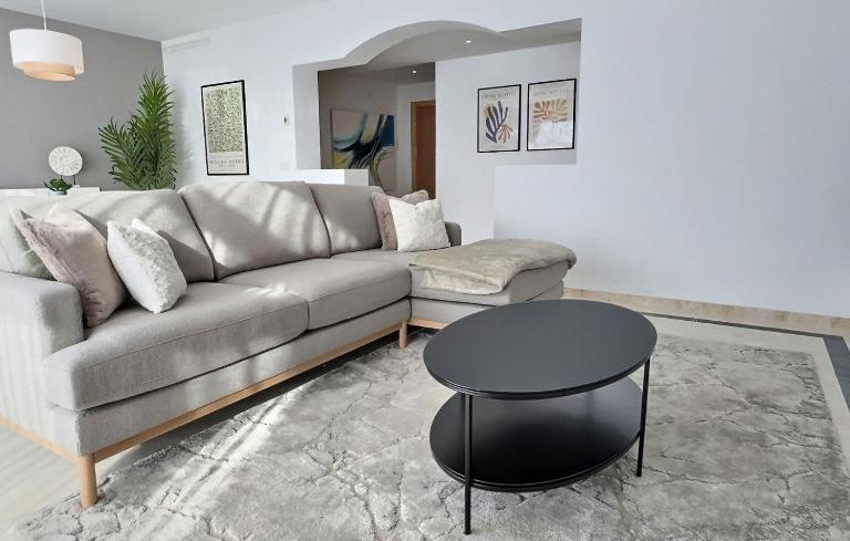 Beautiful penthouse apartment with three large double bedrooms in Casares Costa - Chambres d'hôtes Buenas Noches