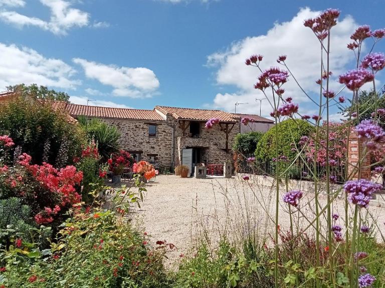 Gîte de charme avec vélos dans un village viticole proche Clisson et Puy du Fou - FR-1-306-818 - B&B Monnières