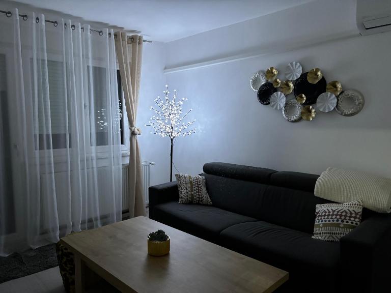 Apartman Slavica self check in,private parking - B&B Osijek