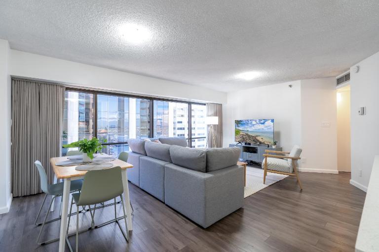 Downtown Honolulu Skyview - 1Bed&Den- Free Parking - B&B Honolulu