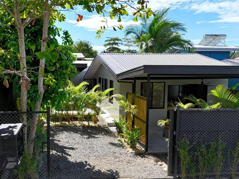 Private Tail House centre Uvita - B&B Uvita