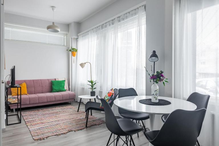 Stylish 47m2 Studio with Private Entrance - B&B Lahti