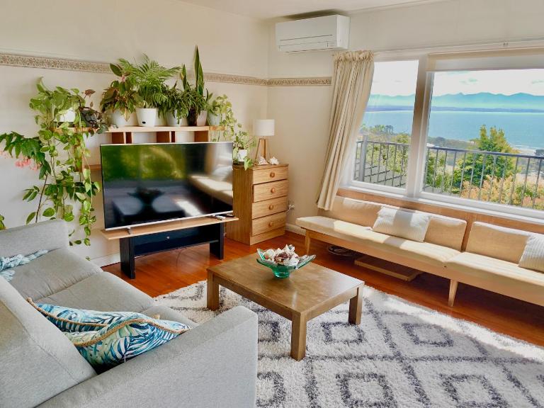 Family and pet friendly with stunning seaviews - Bed and Breakfast Nelson