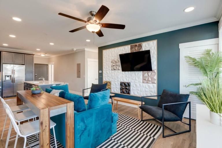 Stunning Nations Condo Minutes from Broadway - Bed and Breakfast Nashville