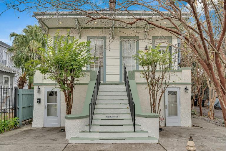 Historic uptown home w gated parking & backyard - B&B New Orleans