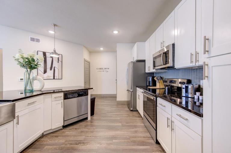 Modern Corporate Haven - Bed and Breakfast Conroe