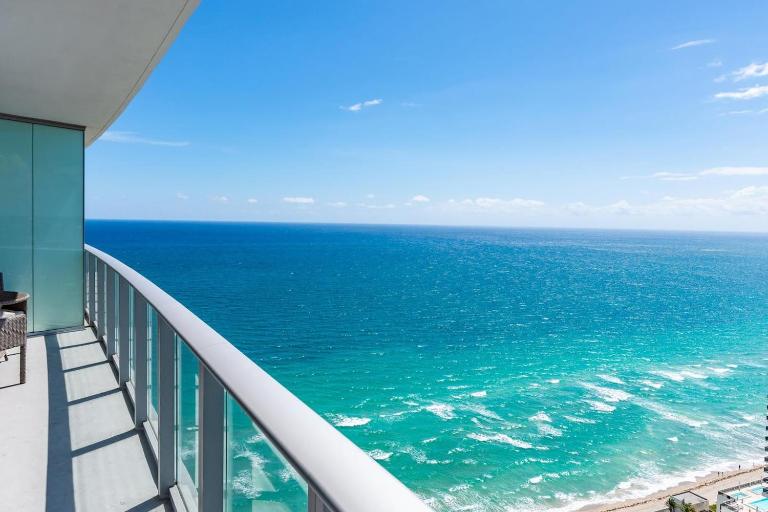 Amazing apartments at Lyfe Resort & Residences - Bed and Breakfast Hollywood