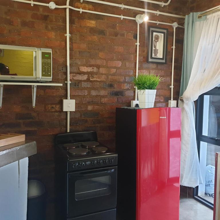 Yellow beauty in the heart of Maboneng - B&B Johannesburg
