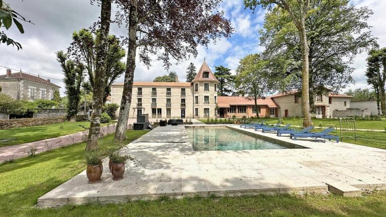 Le manoir des perrières - Chambres d'hôtes Rochechouart