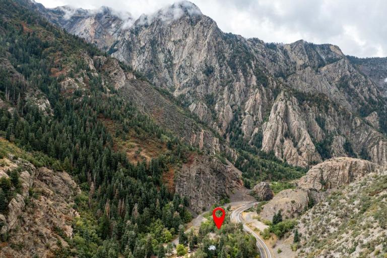Adorable Studio Cabin on Big Cottonwood River - B&B Salt Lake City