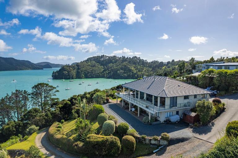 Pacific HQ - B&B Whangaroa