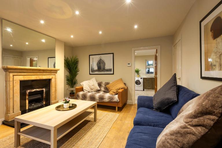 The Annadale - Luxury 3 bd House - Gold Short Term Stays - Bed and Breakfast Belfast