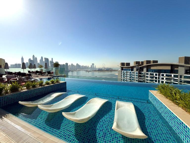 Studio Apartment in Seven Palm with Beach Access - Ferienwohnung Dubai
