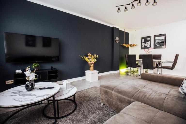 bold & black - balcony - Netflix - Wifi - 5 Person - B&B Bochum