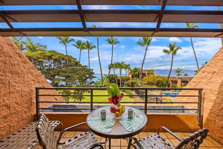 Kuleana Club #316 - Ocean View -1 bedroom & 1 bathroom - 2nd Floor - Bed and Breakfast Kahana