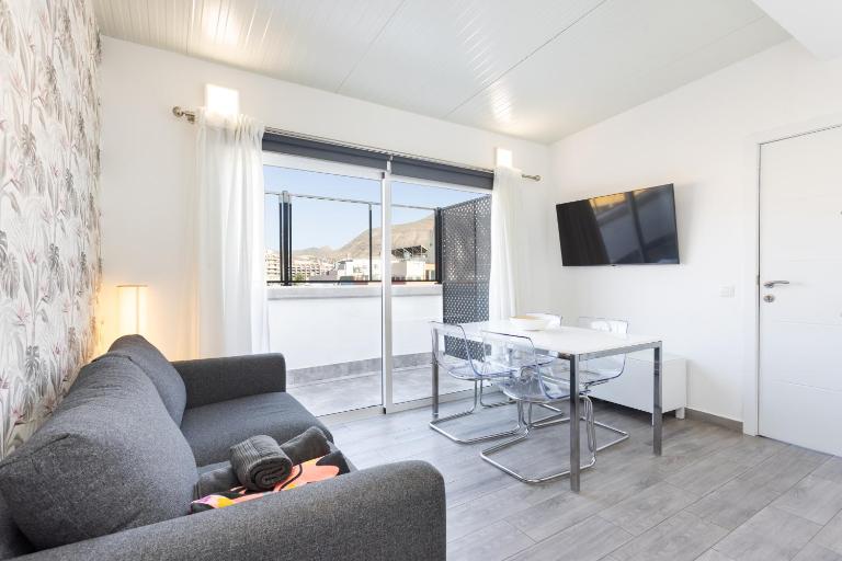 TOP New apartment center Los Cristianos - Chambres d'hôtes Arona